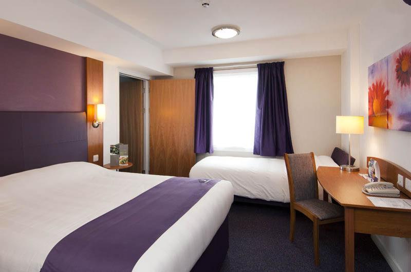 Premier Inn Bournemouth Westbourne エクステリア 写真
